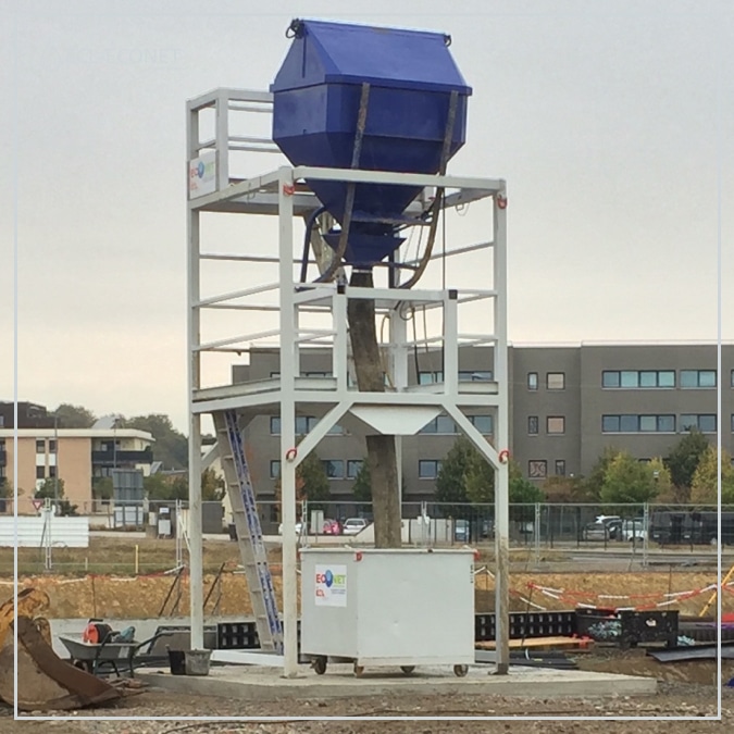 Deux stations ont donc été mises en place, l’une permettant de récupérer les eaux de rinçage de la benne à béton en circuit fermé via un support ECL, et la seconde permettant de récupérer les eaux de rinçage des goulottes de toupies.